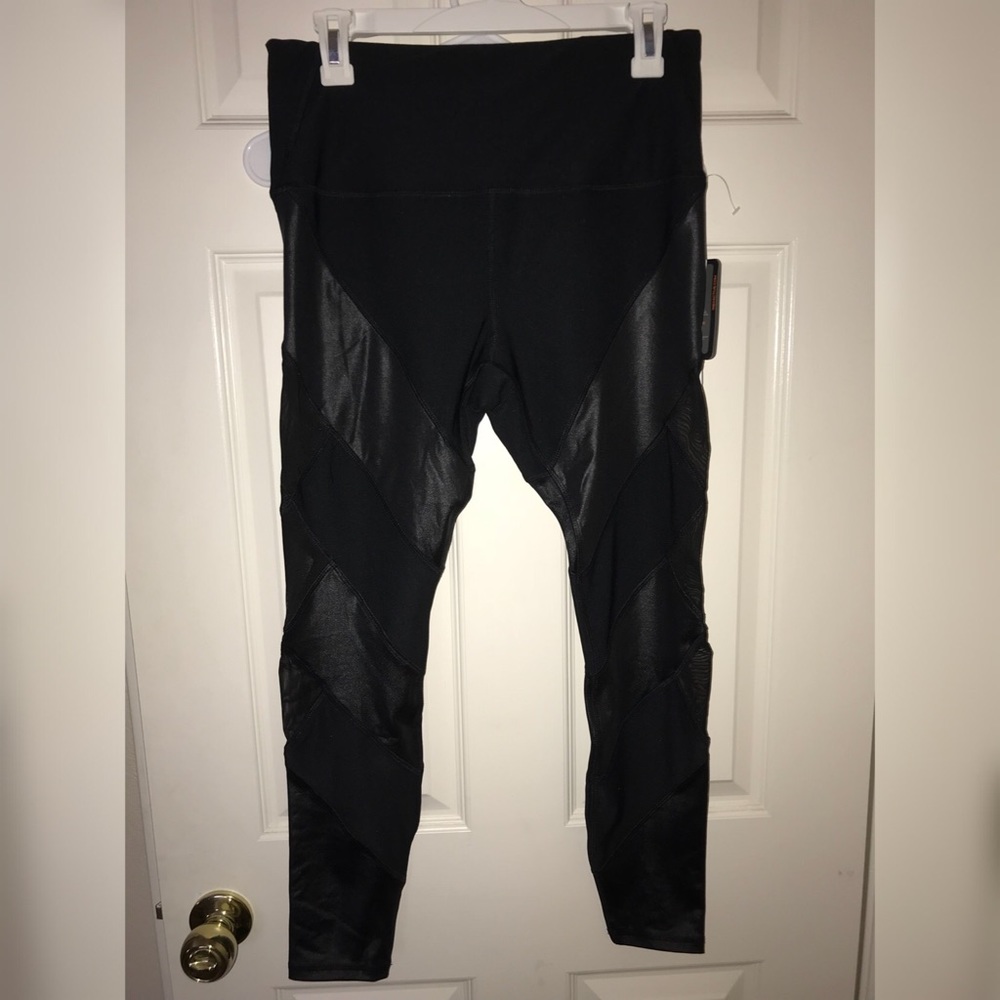 Black leggings with mesh design 😍